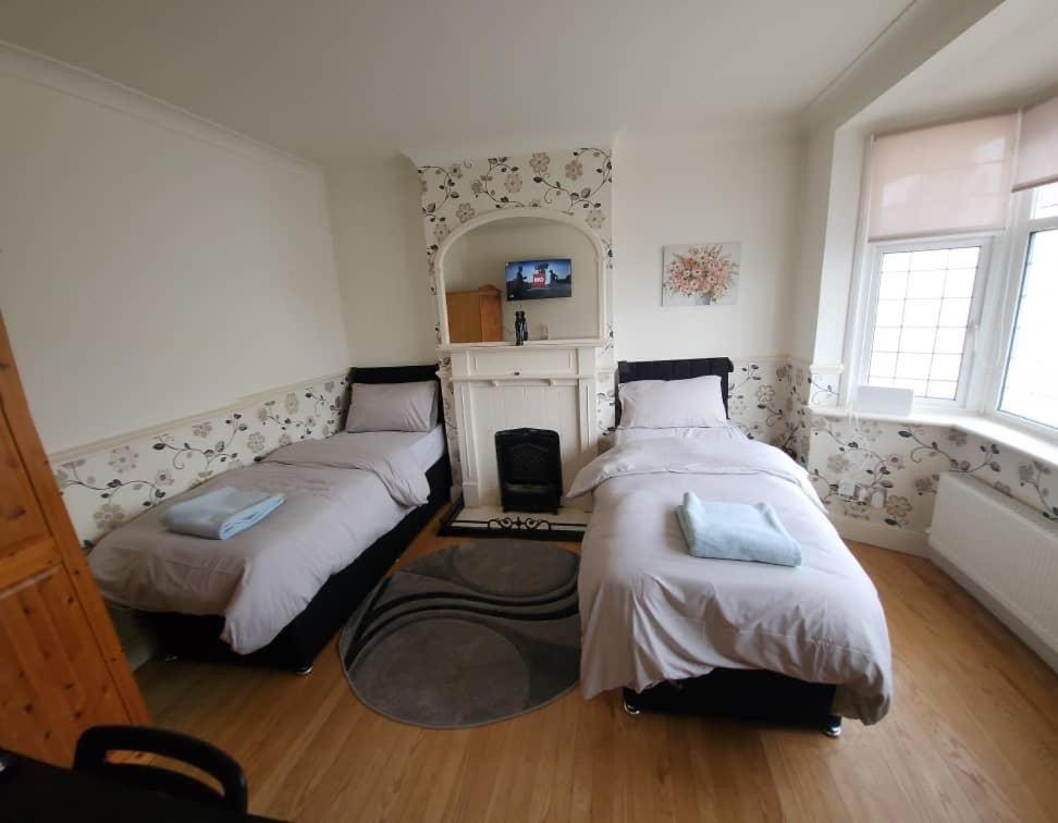 Cosy 4 Bed Home Edmonton Exteriör bild