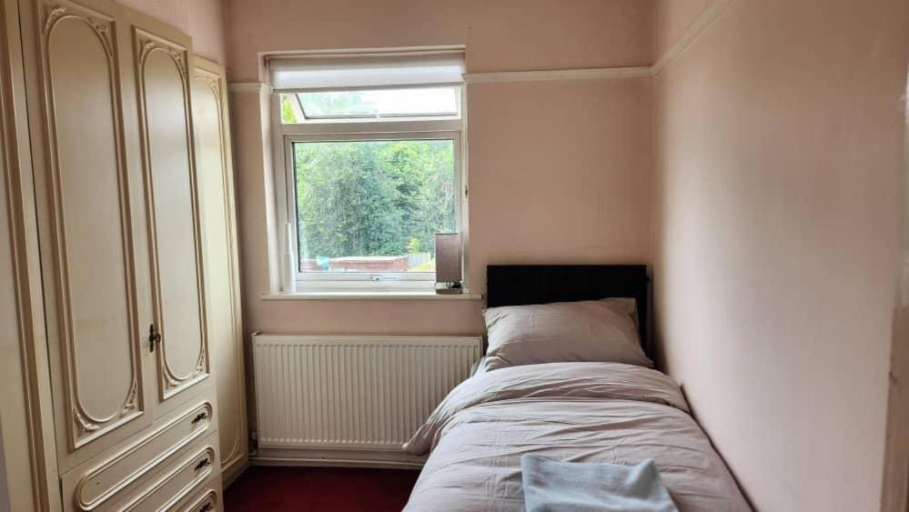 Cosy 4 Bed Home Edmonton Exteriör bild
