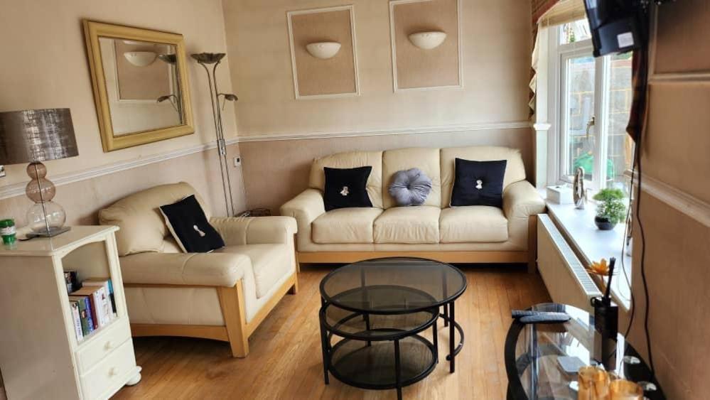 Cosy 4 Bed Home Edmonton Exteriör bild