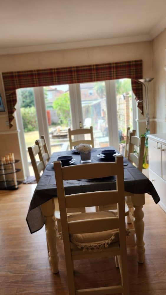 Cosy 4 Bed Home Edmonton Exteriör bild